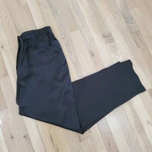 Nice women's pants. Waist Size 34